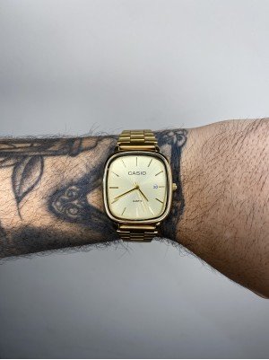 CASIO QUARTZ 2023 DOURADO